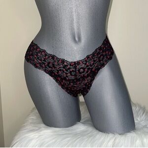 VICTORIAS SECRET POSEY LACE THONG PANTY UNDERWEAR. NWT